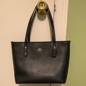*SOLD ON MERC* Coach small tote
